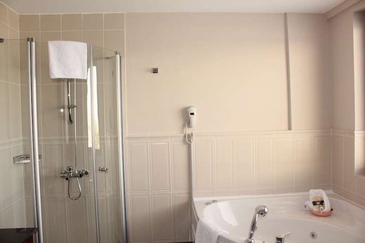 Room 16 of 49