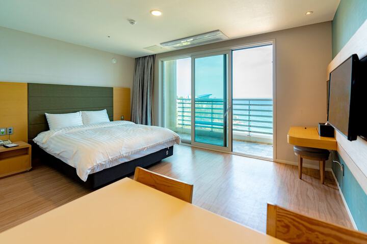 Room 42 of 127