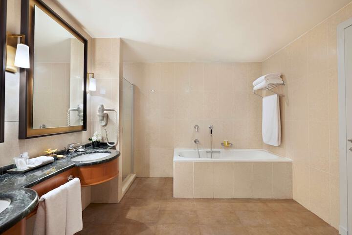 Room 26 of 112