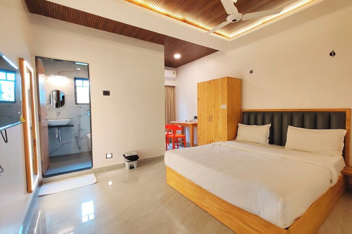 Room 5 of 20