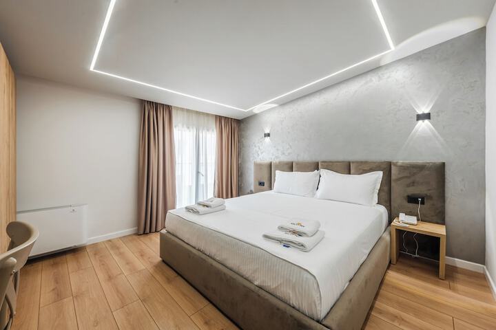 Room 25 of 42