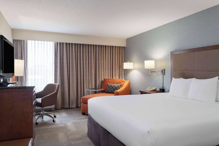 1 King Bed (6 of 6)