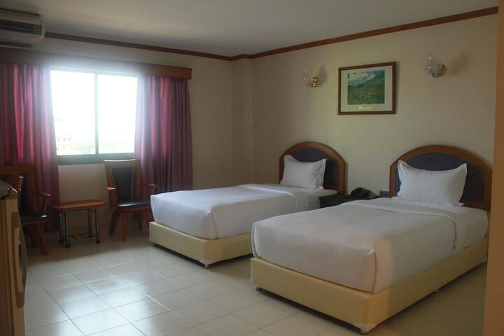Room 7 of 16