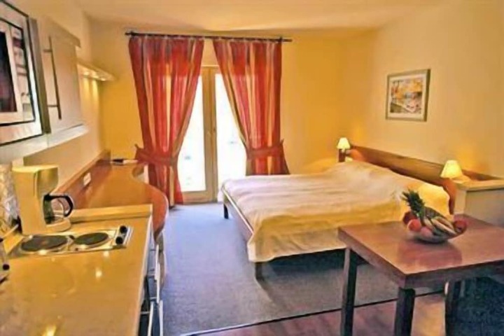 Room 11 of 35