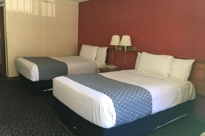 2 Double Beds (5 of 7)