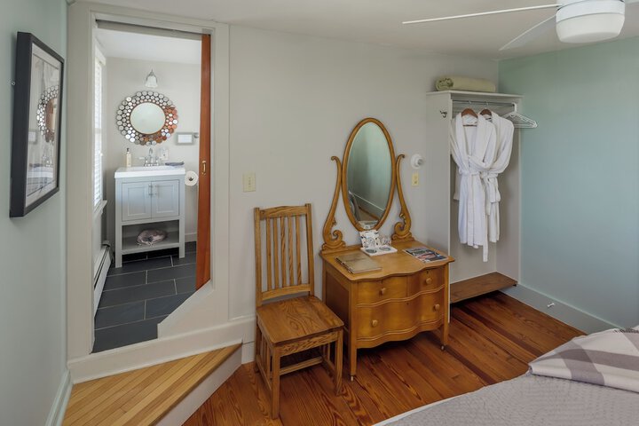 Room 43 of 106