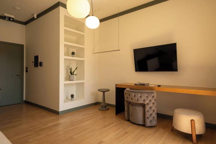 Room 6 of 120