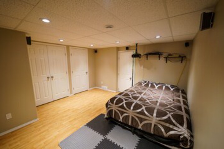 Room 11 of 18