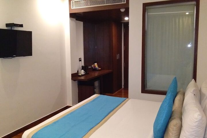 Room 4 of 34