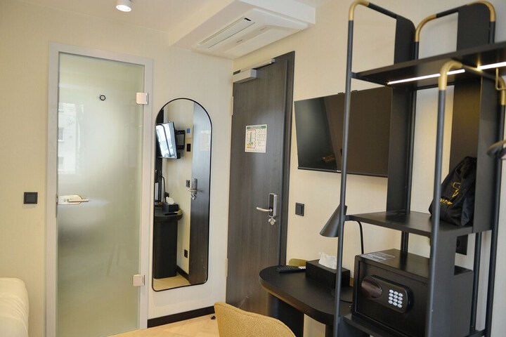 Room 10 of 52