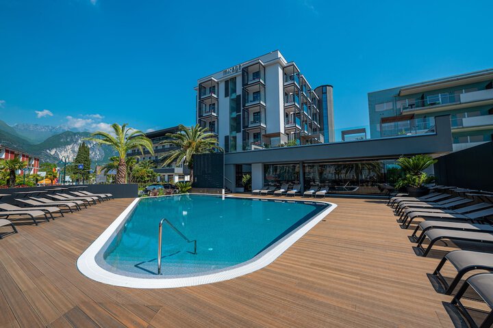 Lake Front Hotel Mirage in Riva del Garda