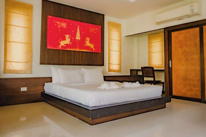 Room 15 of 48