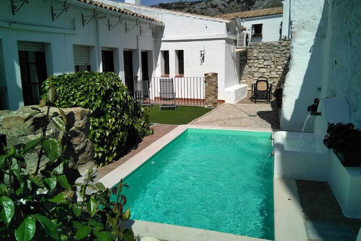 Pool 14 of 39