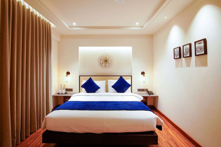 Room 12 of 30