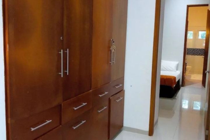 Room 8 of 16