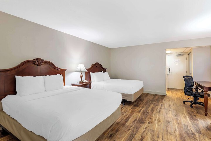 2 Queen Beds (4 of 16)