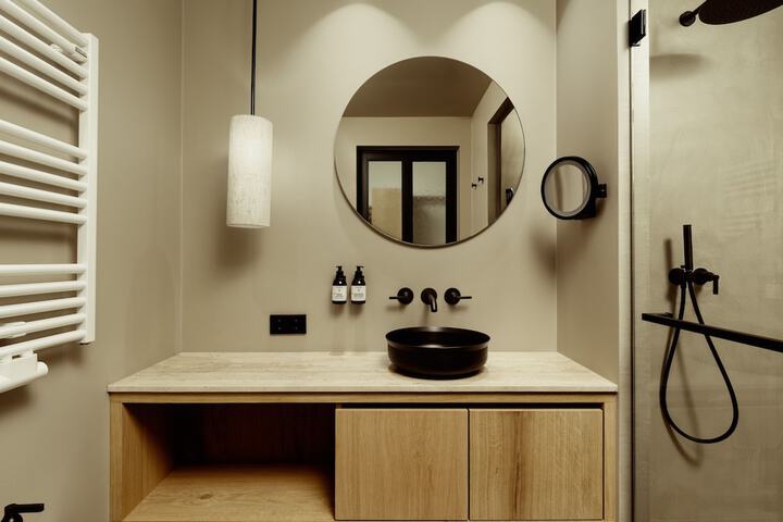 Room 43 of 83