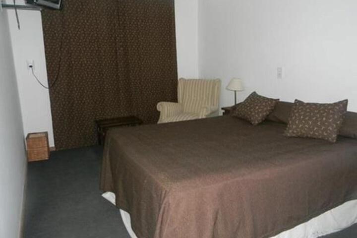 Room 4 of 11