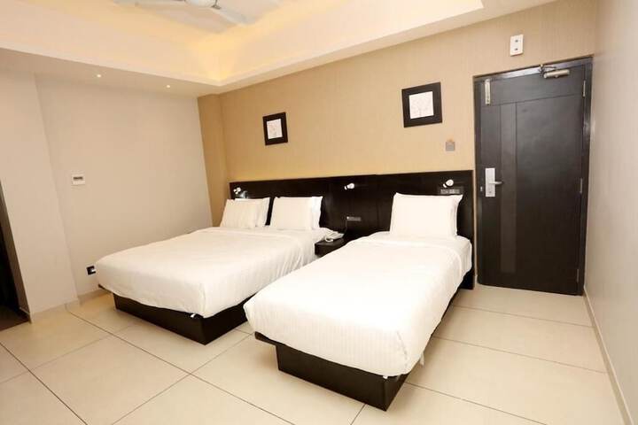 Room 13 of 25