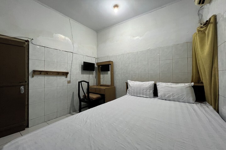Room 9 of 13