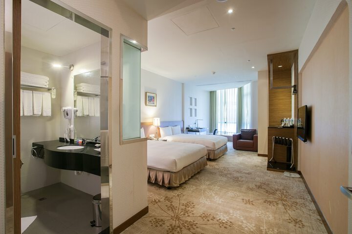 Room 10 of 35