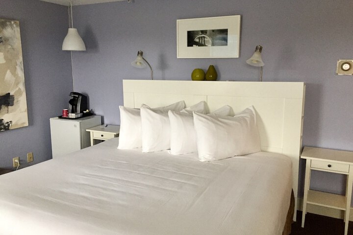 Room 17 of 168