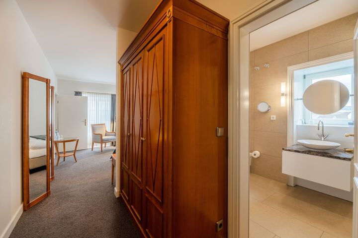 Room 34 of 81