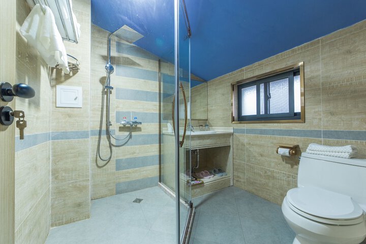 Room 18 of 29
