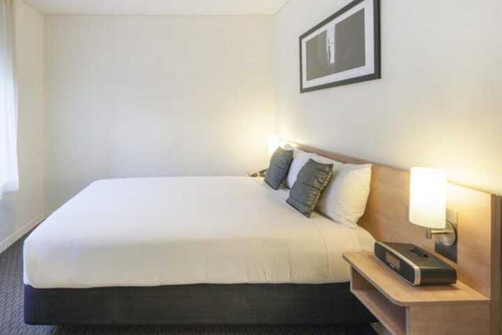 Room 5 of 92