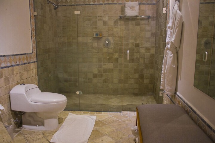 Room 72 of 123