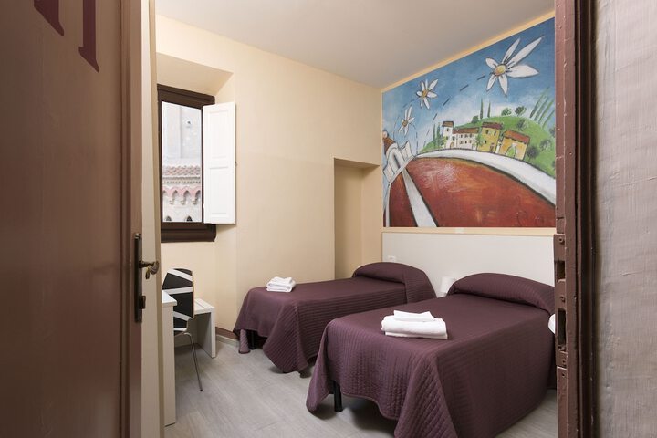 Room 4 of 132