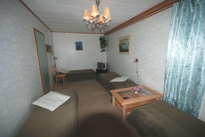 Room 12 of 28