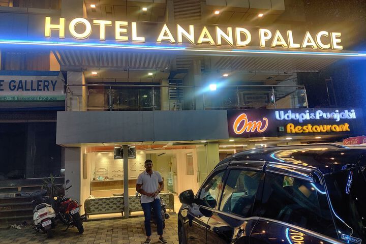 Hotel Anand Palace in Rahata