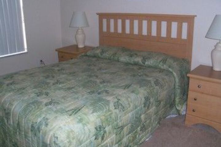 Room 6 of 13