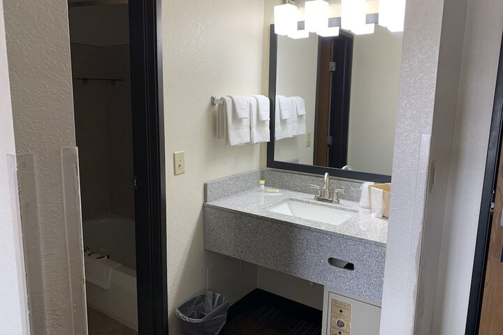 Bathroom sink