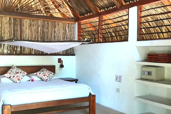Room 4 of 12