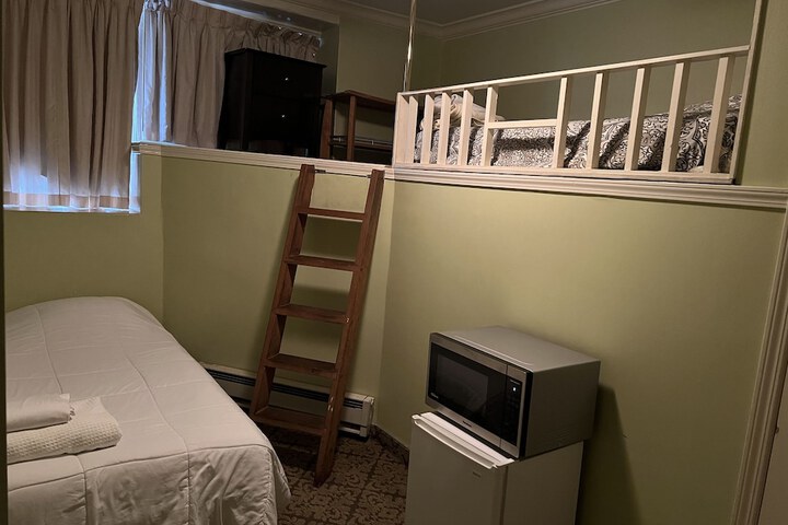 Economy Double Room (1 of 8)
