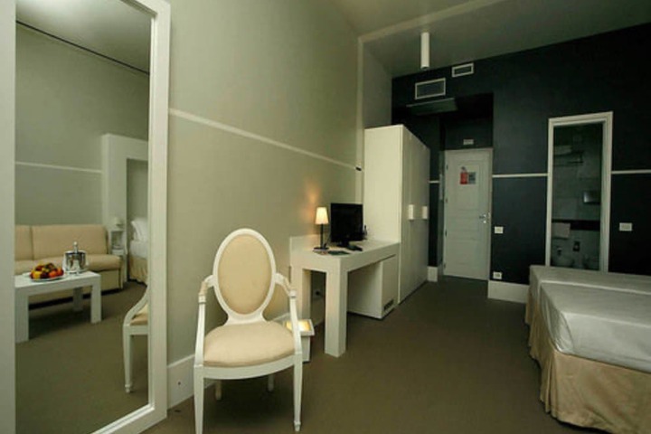 Room 15 of 33