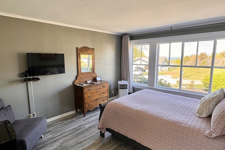 Room 73 of 99