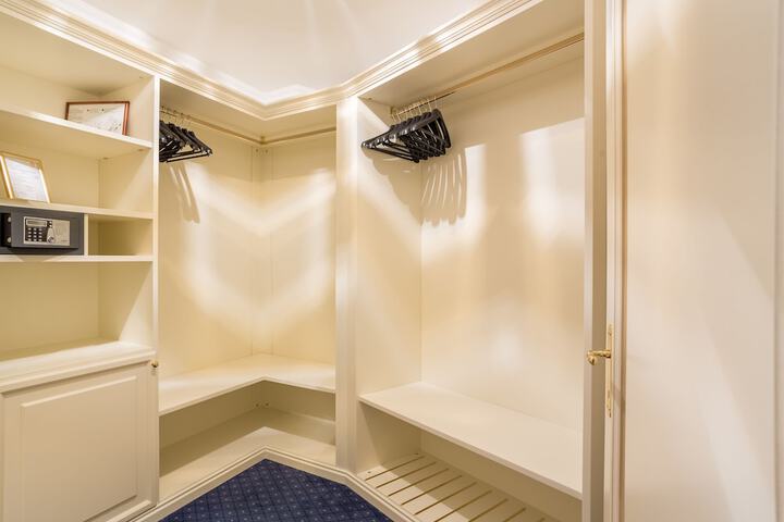 Room 42 of 81