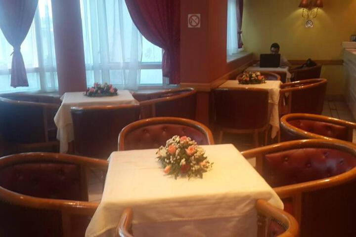 Dining 2 of 13