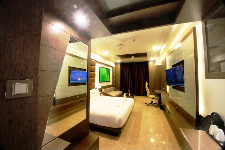 Room 6 of 36