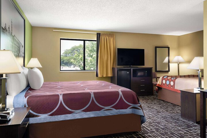 1 King Bed (1 of 17)