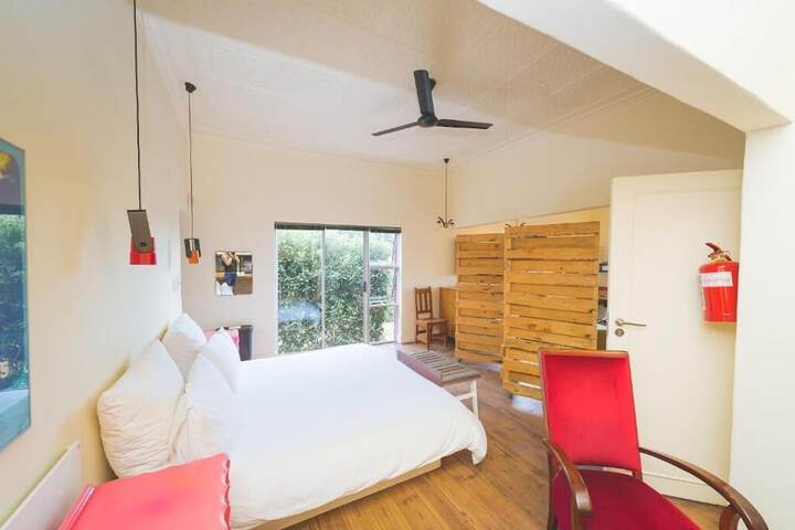 Room 5 of 28