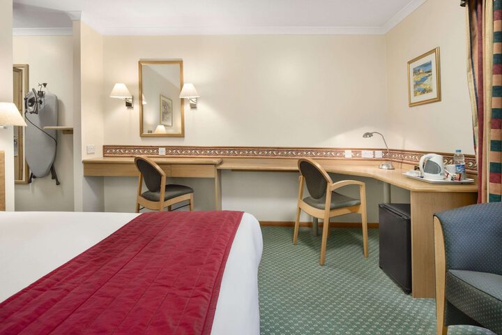Room 10 of 19
