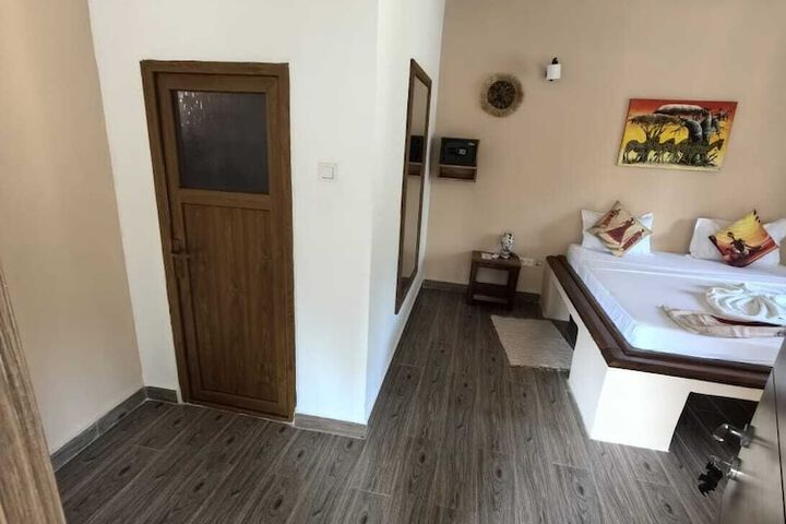 Room 19 of 90