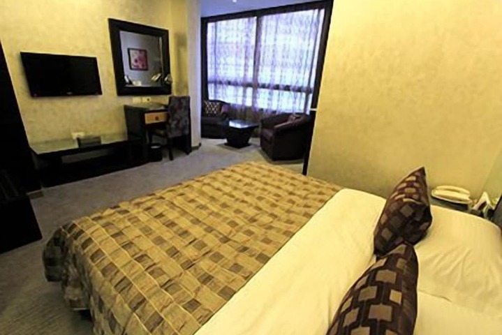 Room 2 of 37
