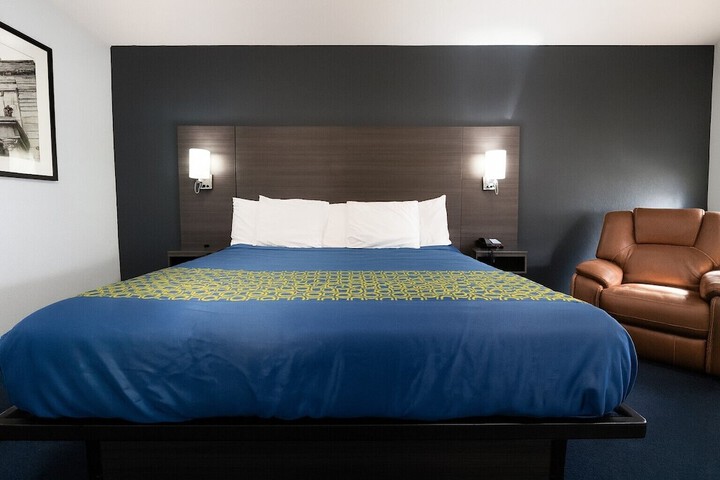 Room 35 of 61