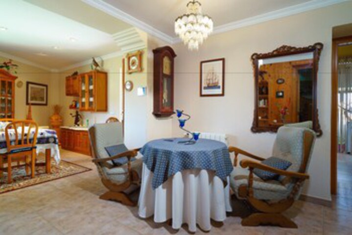 Room 28 of 33