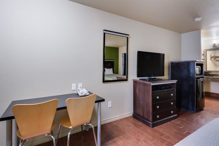 Room 11 of 37